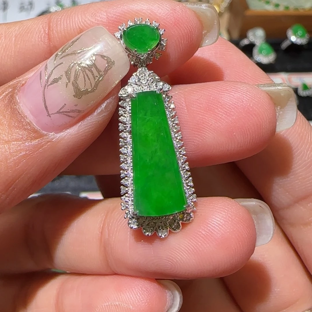 【闪购商品】翡翠颈饰18K金镶嵌天然