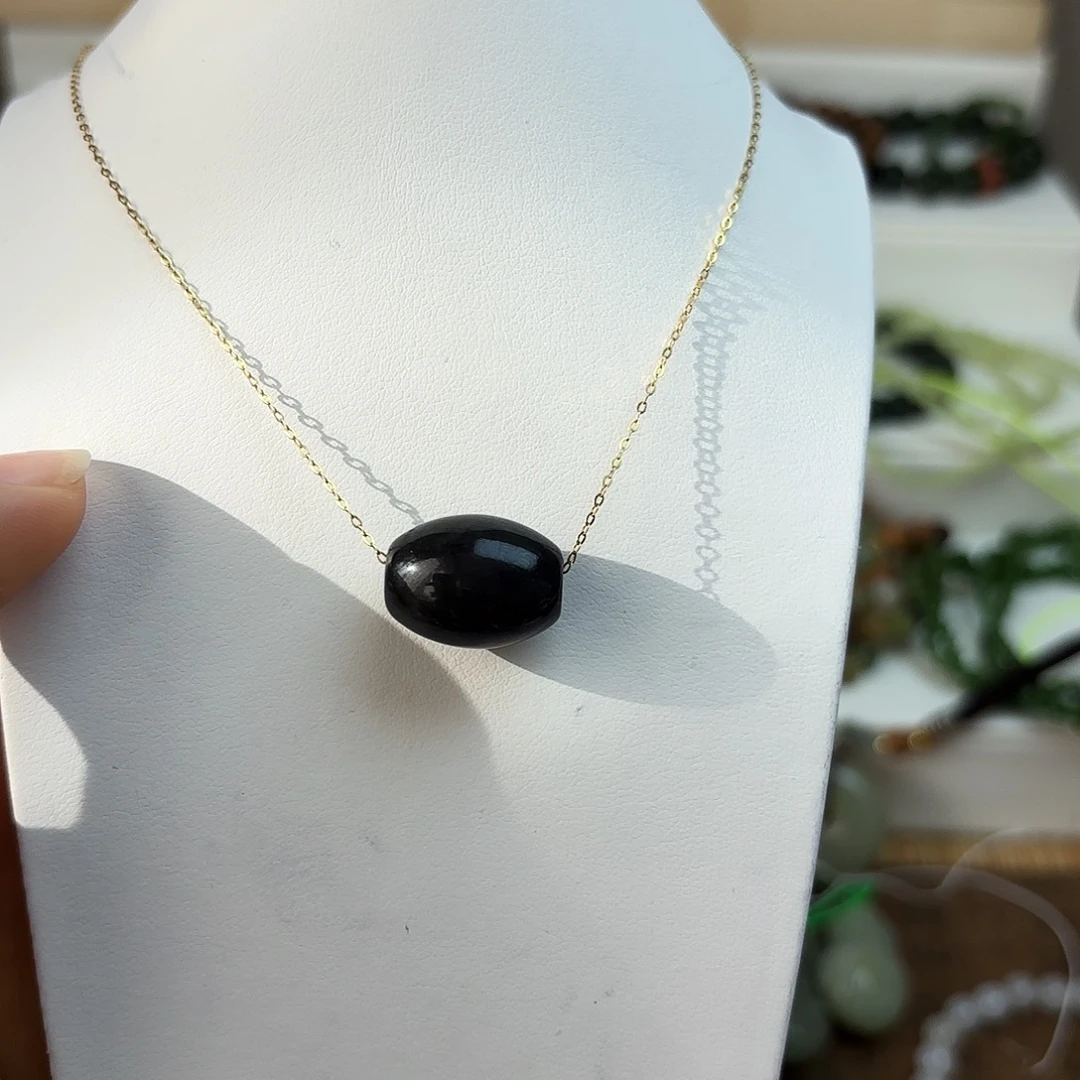 和田玉颈饰未镶嵌青花桶珠