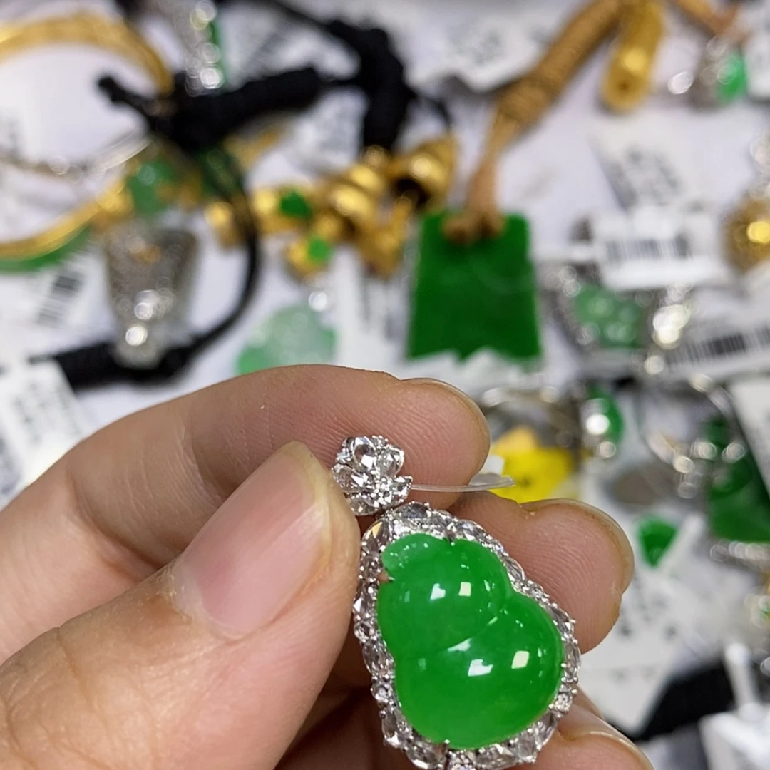 【闪购商品】颈饰18K金镶嵌翡翠元*吊坠