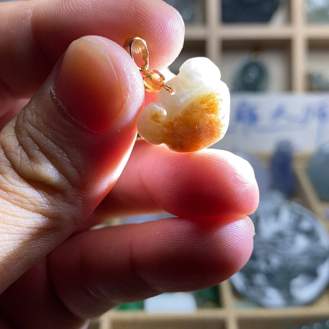 翡翠未镶嵌颈饰好
