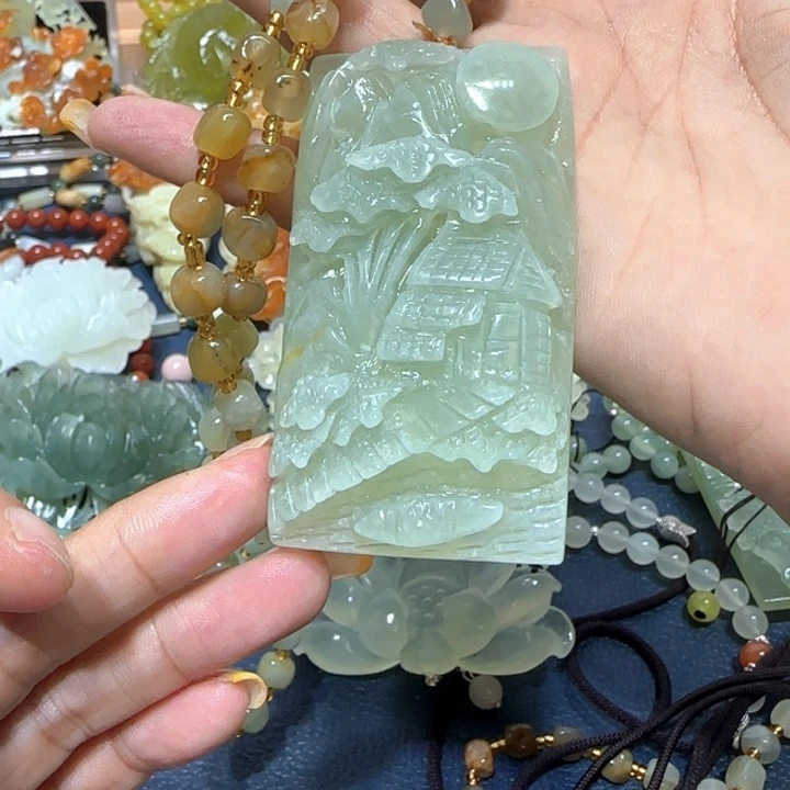 合金蛇纹石玉吊坠