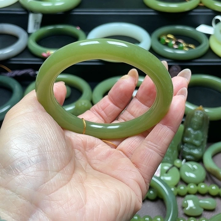 小***涂和田玉未镶嵌手镯