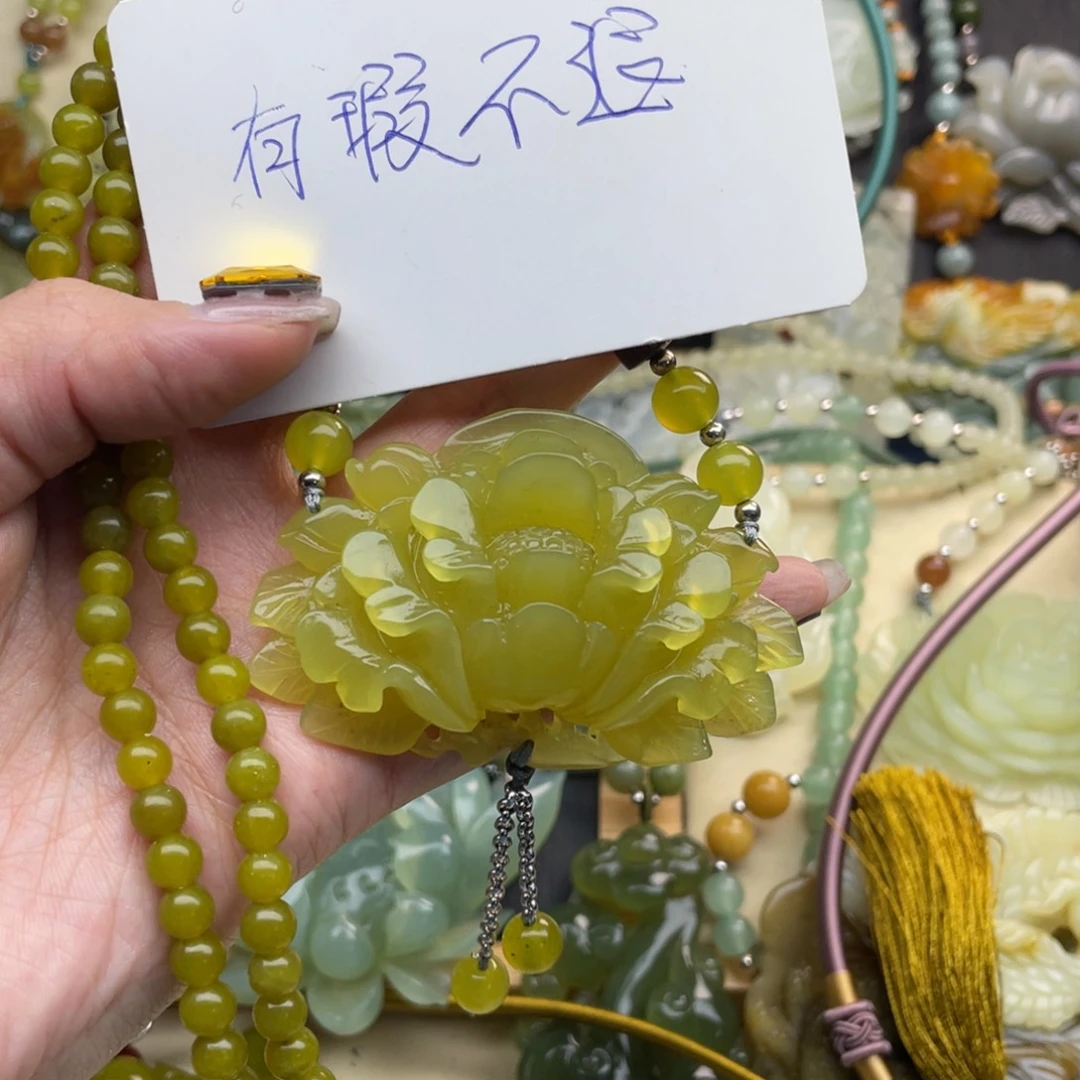 蛇纹石玉颈饰未镶嵌