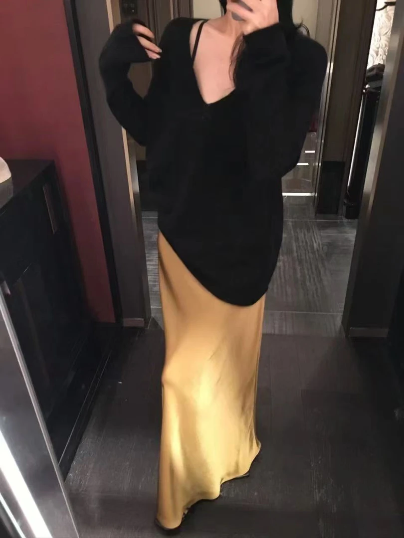 黑色v领毛衣马海毛