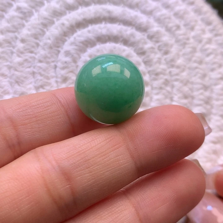 翡翠散珠果阳绿圆珠卡18.8mm一颗