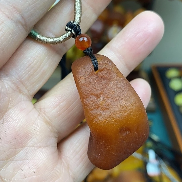 琥珀未镶嵌颈饰吊坠
