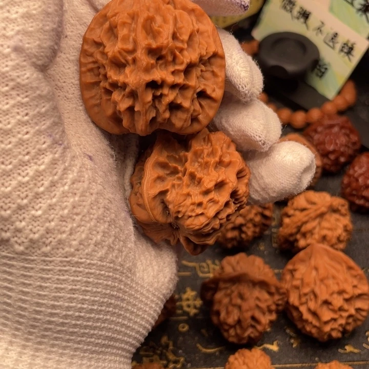 T***y核桃44尺秦岭野生红皮官帽福利