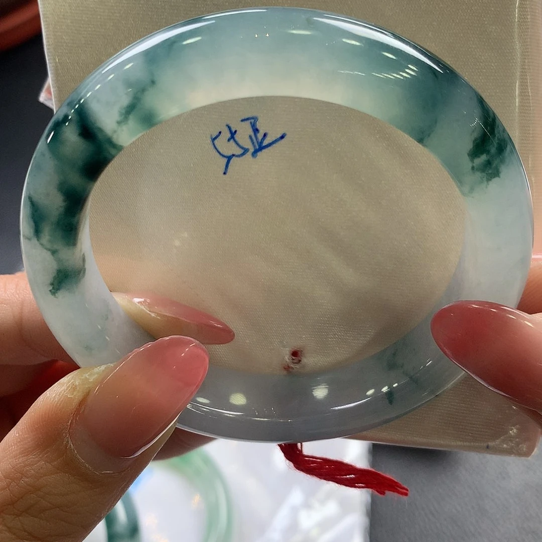 翡翠手镯未镶嵌心**湾55正