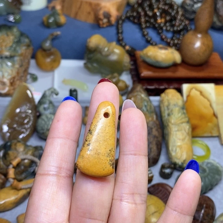 岫岩河磨玉（透闪石质玉）吊坠未镶嵌