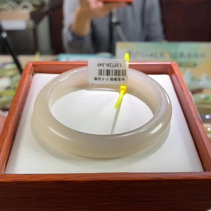 未镶嵌手镯和田玉50。 57/58