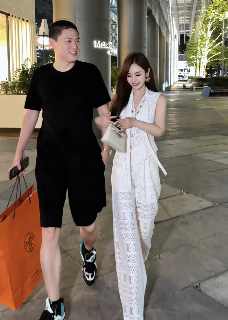 【夏装新款】DO641夏季时尚设计师气质重工镂空钩花马甲+裤子套装