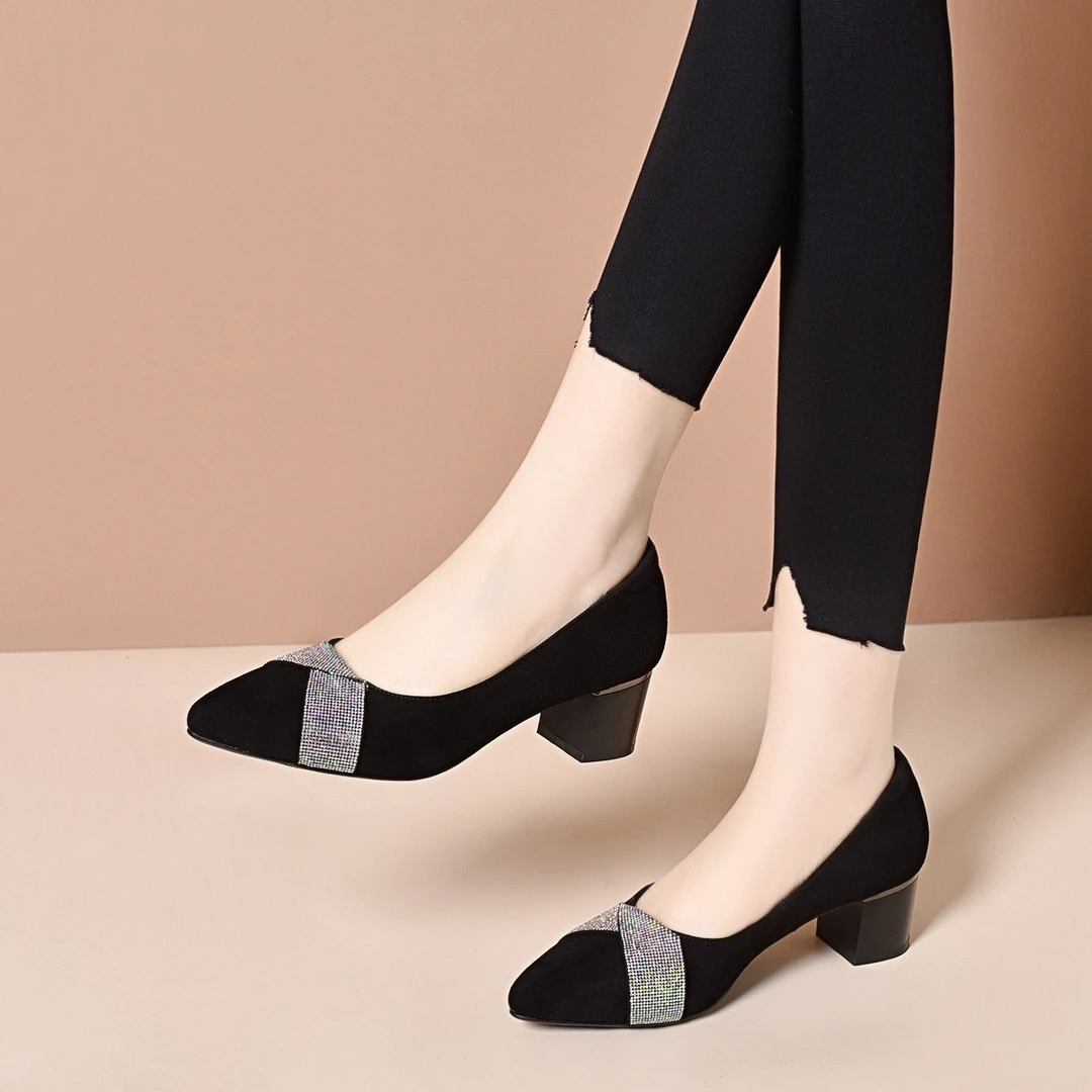 2025新款春秋磨砂羊皮女鞋百搭气质水钻黑色尖头浅口粗跟低跟单鞋