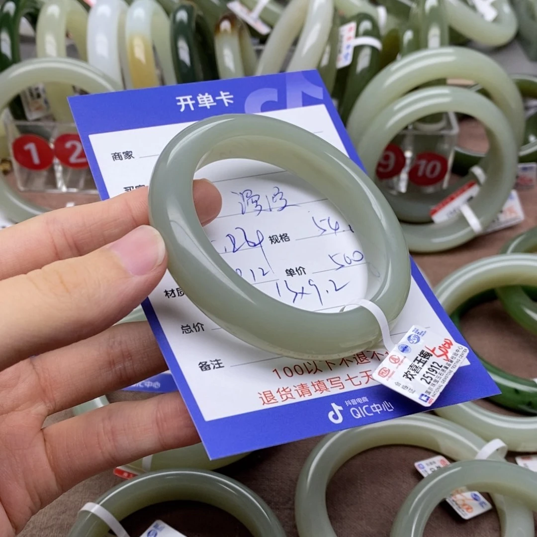 和田玉手镯未镶嵌漫*