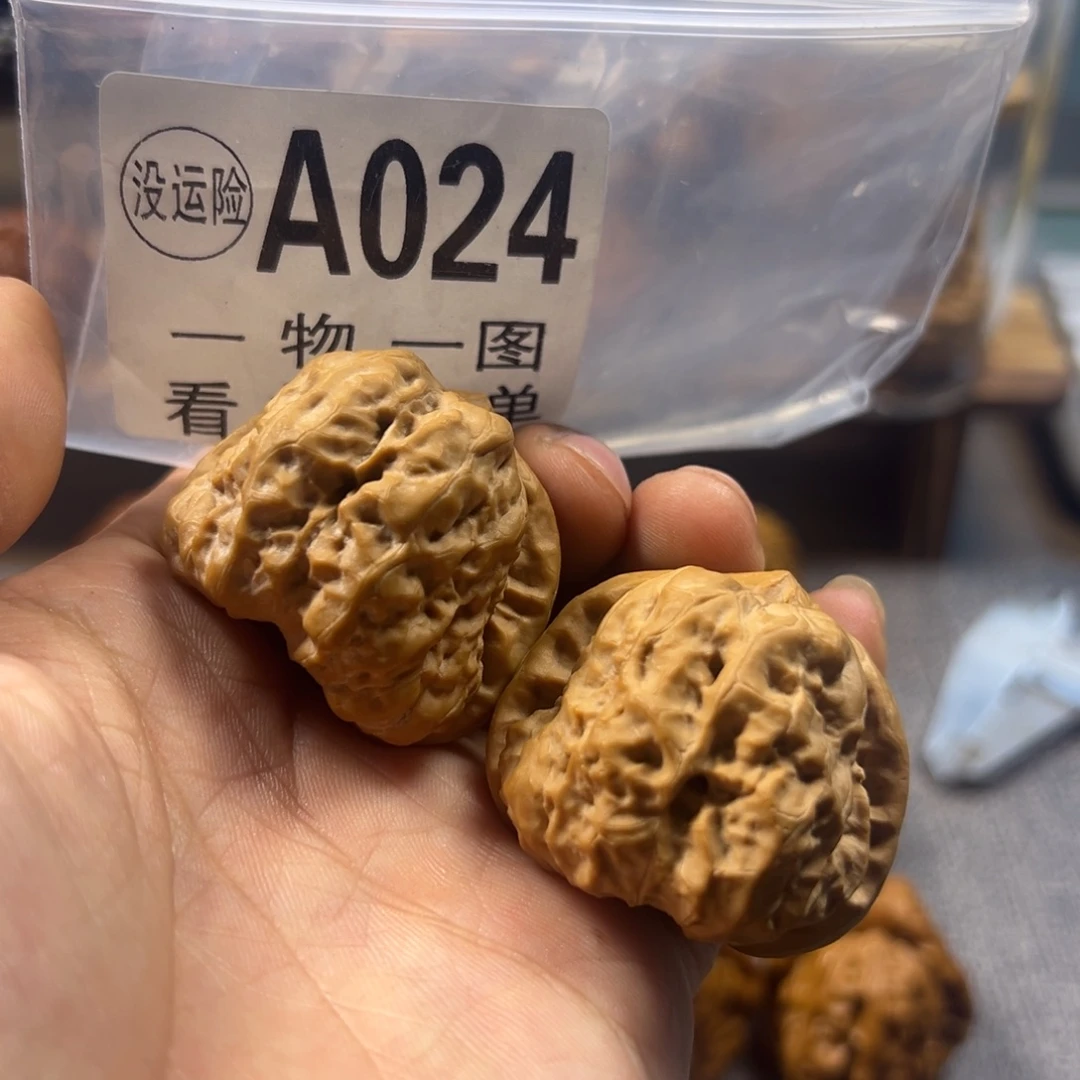 咸***。桃核吊坠文玩核桃