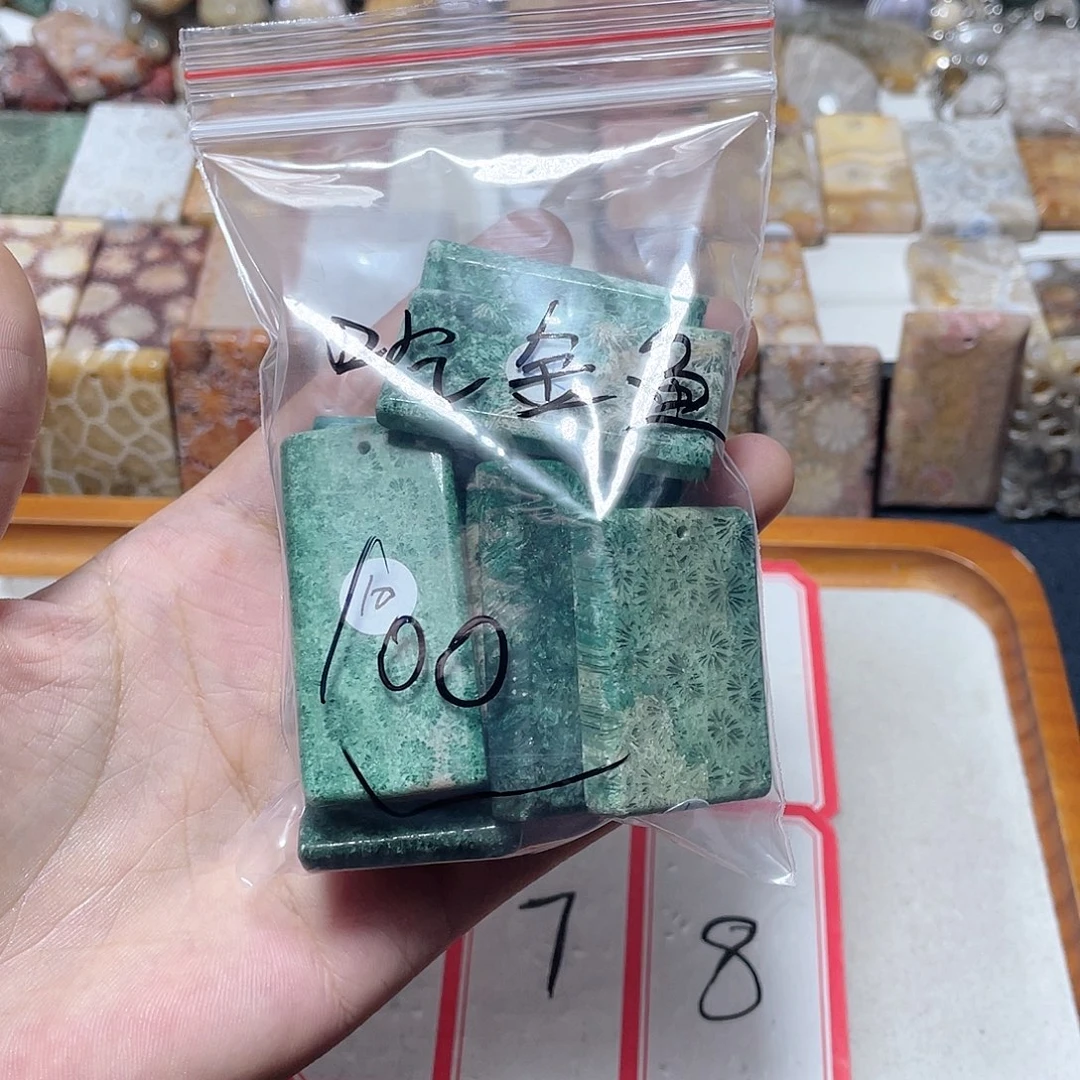 吃***鱼玛瑙/玉髓颈饰合金