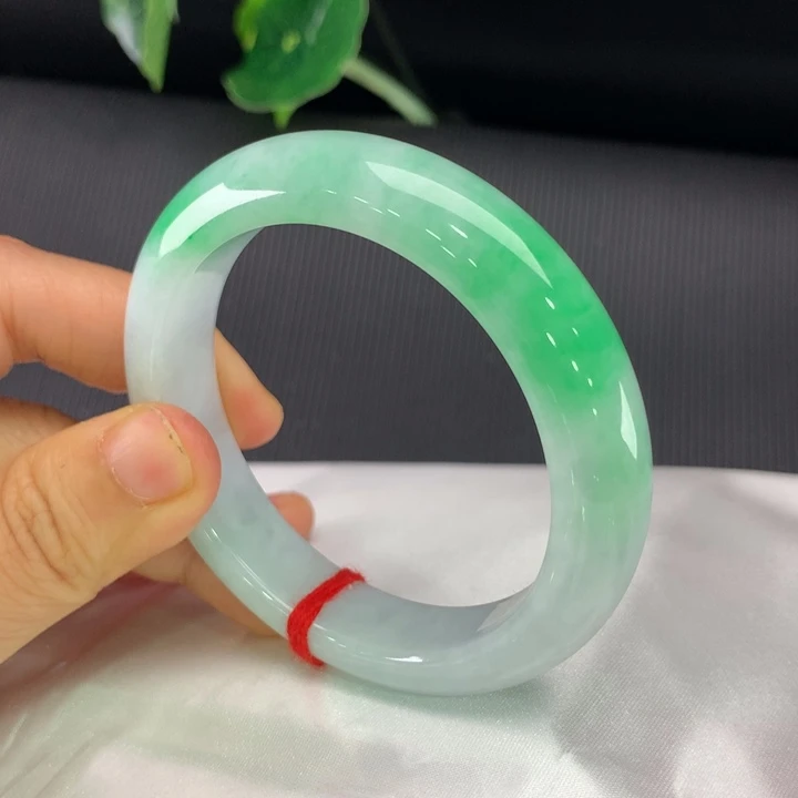 翡翠手镯未镶嵌正圈52