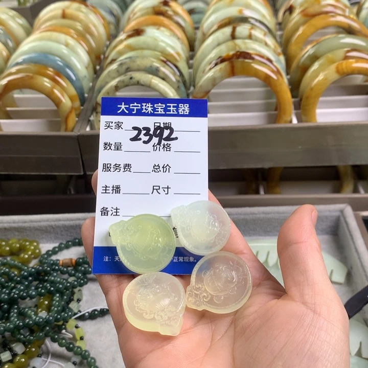 蛇纹石玉颈饰未镶嵌2392多样性发一