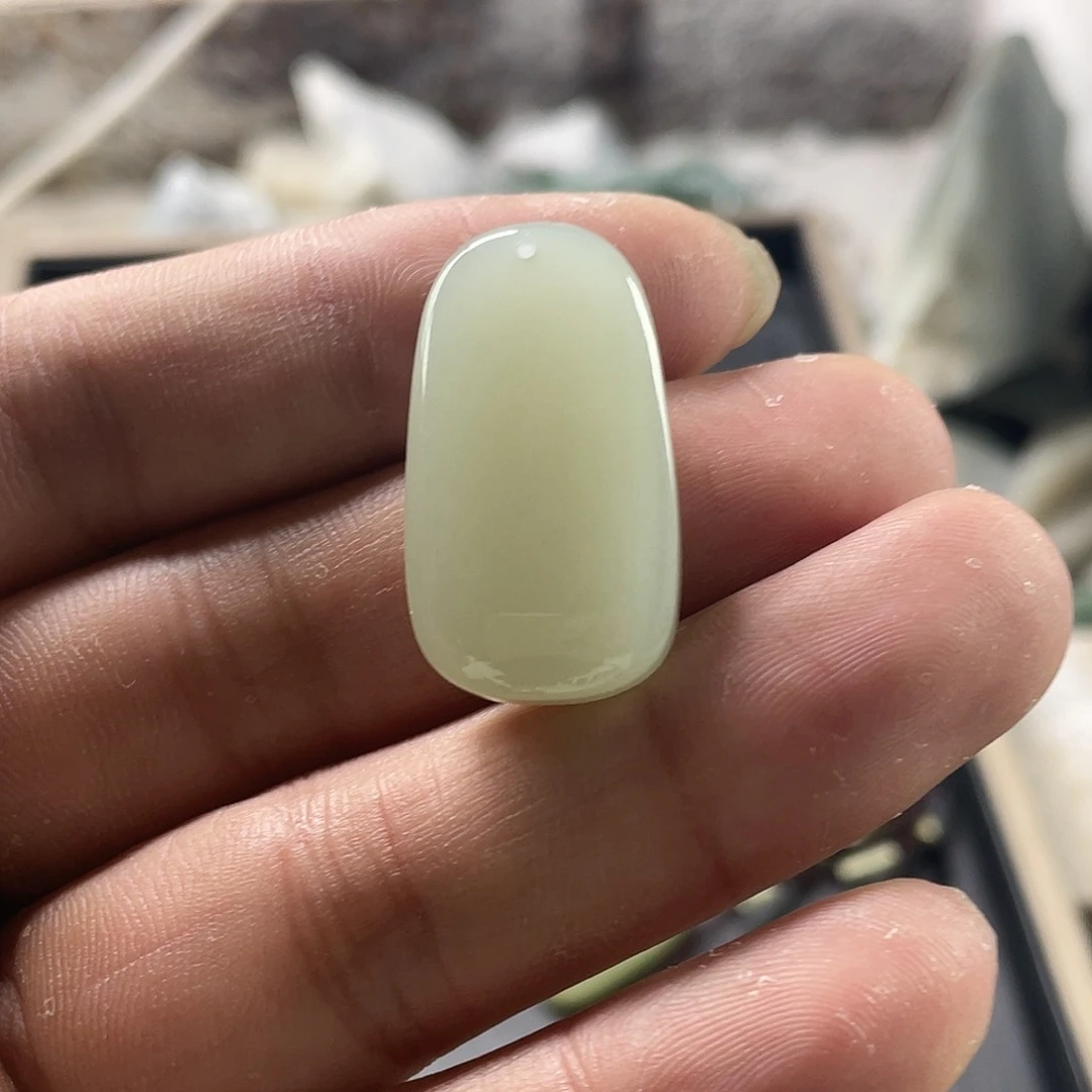 和田玉未镶嵌颈饰新疆且末钢板料无事牌