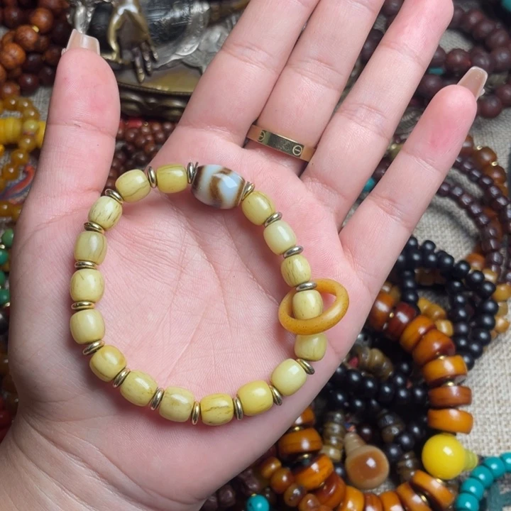 龙脊菩提吊坠藏传精品老年份牛骨