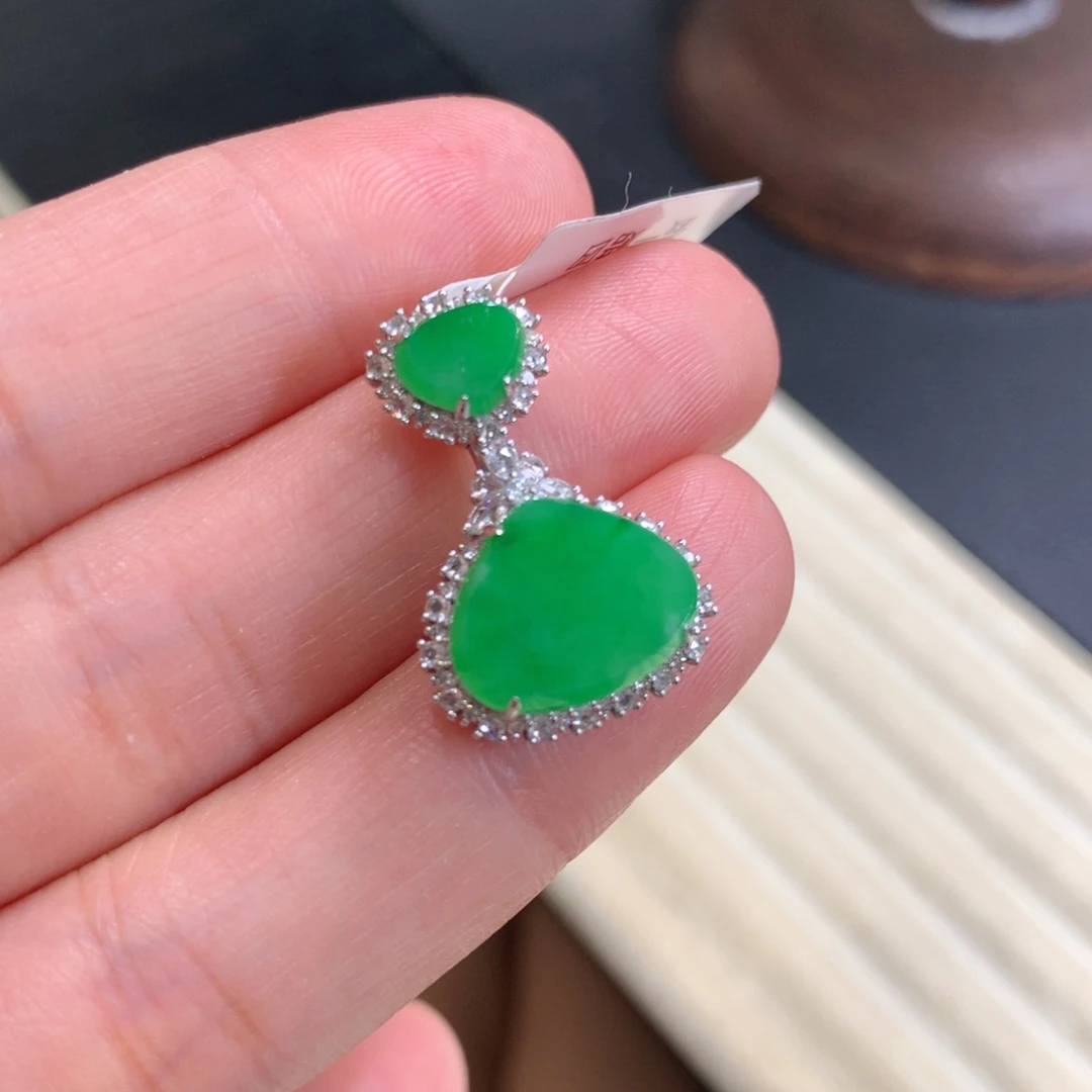 颈饰18K金镶嵌翡翠