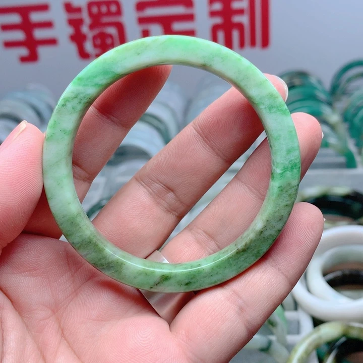 独山玉未镶嵌手镯57