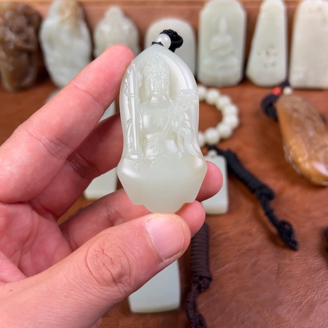 小***心和田玉（青白玉）未镶嵌颈饰