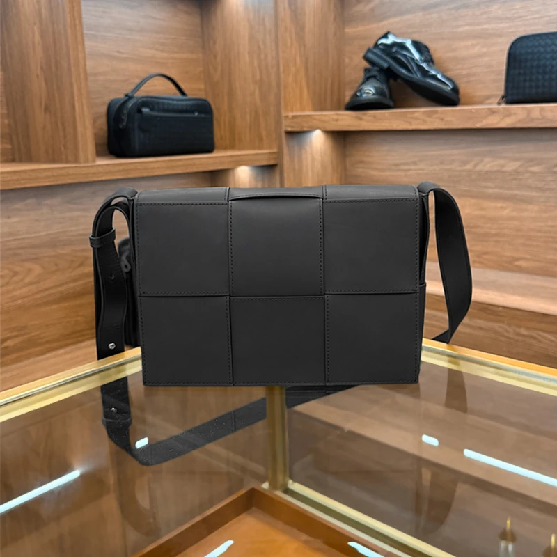 BV秋冬真皮小方块编织男士单肩包新款时尚简约大气翻盖斜挎包