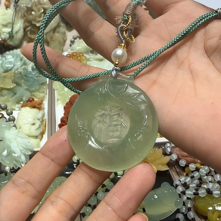 蛇纹石玉未镶嵌吊坠