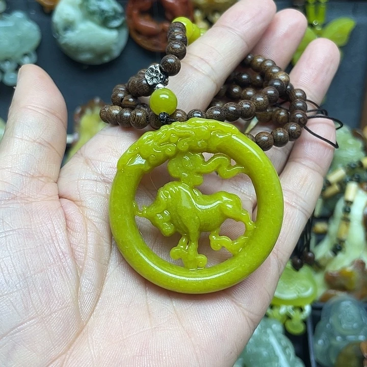 蛇纹石玉未镶嵌颈饰
