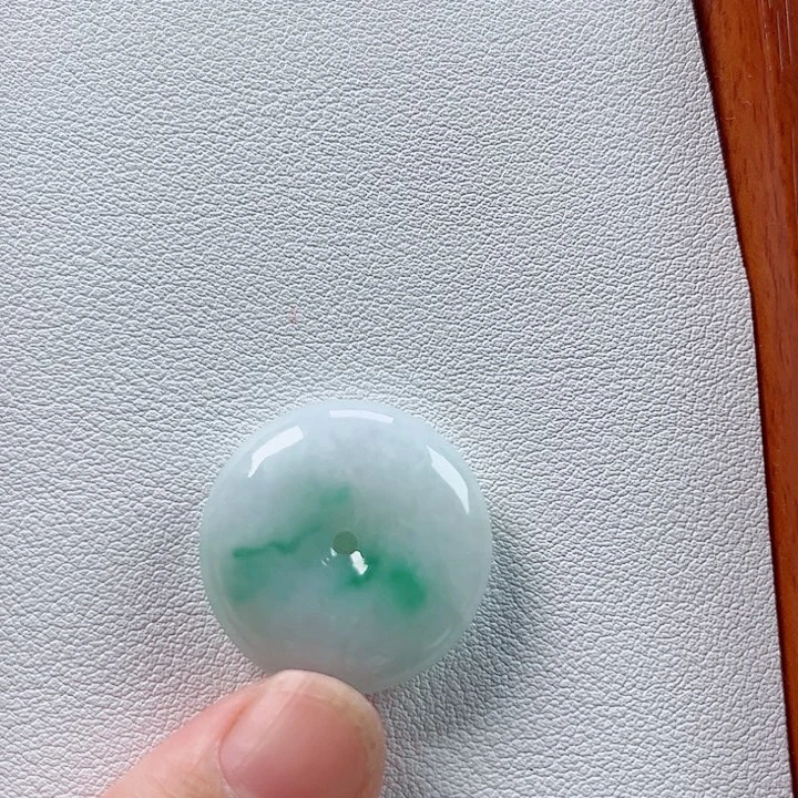 翡翠未镶嵌颈饰孤品