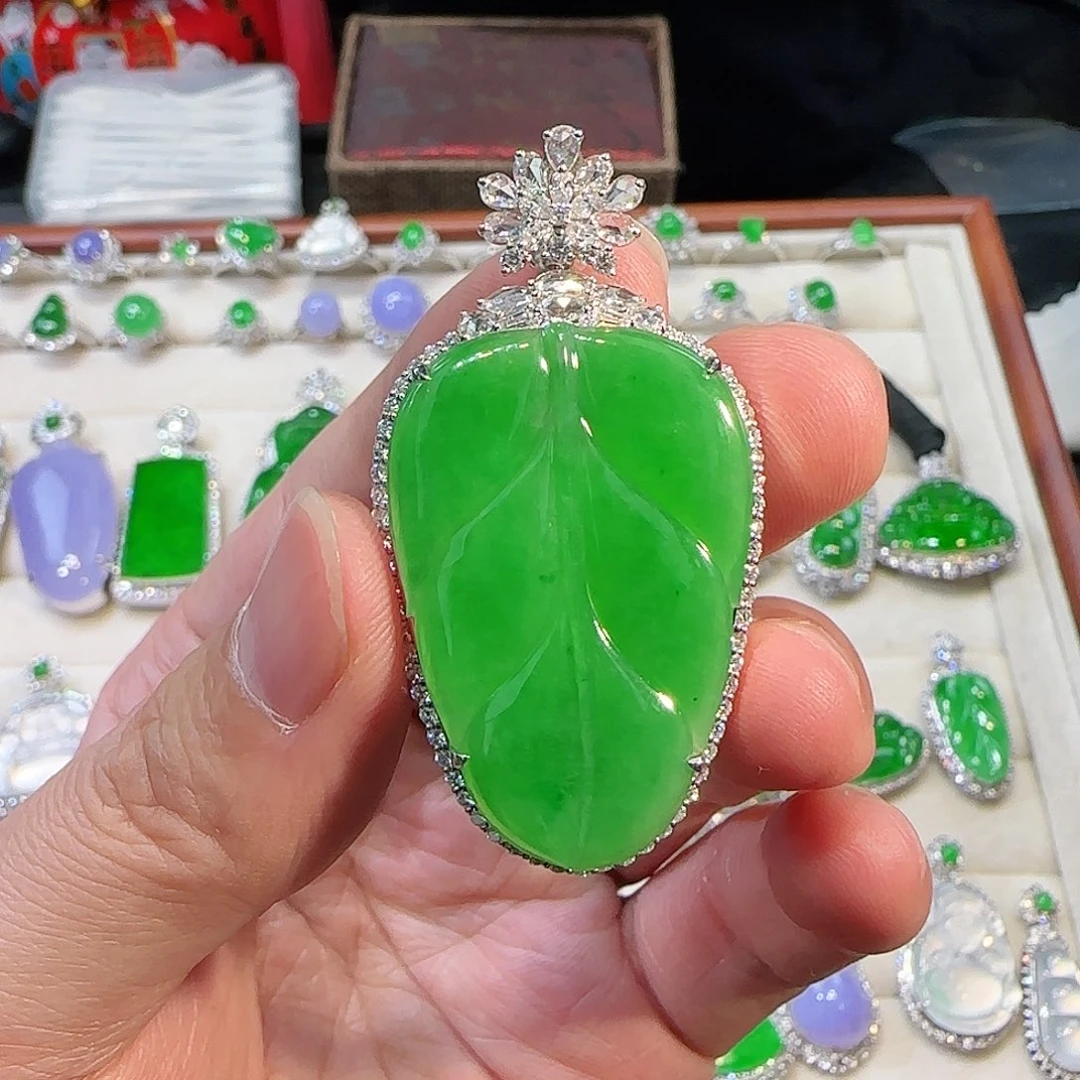 翡翠吊坠(不含链)18K金镶嵌