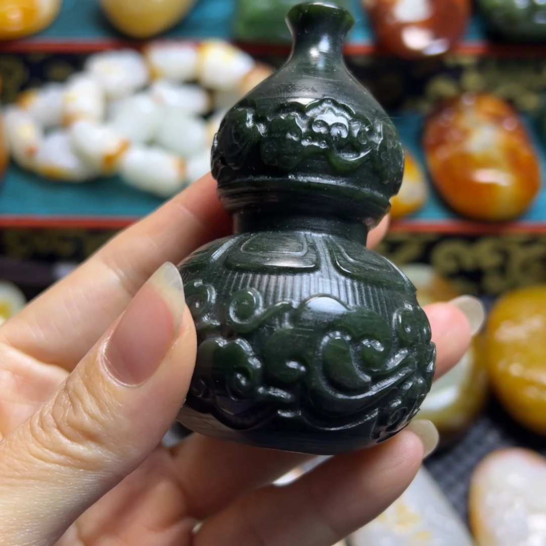 和田玉未镶嵌把件