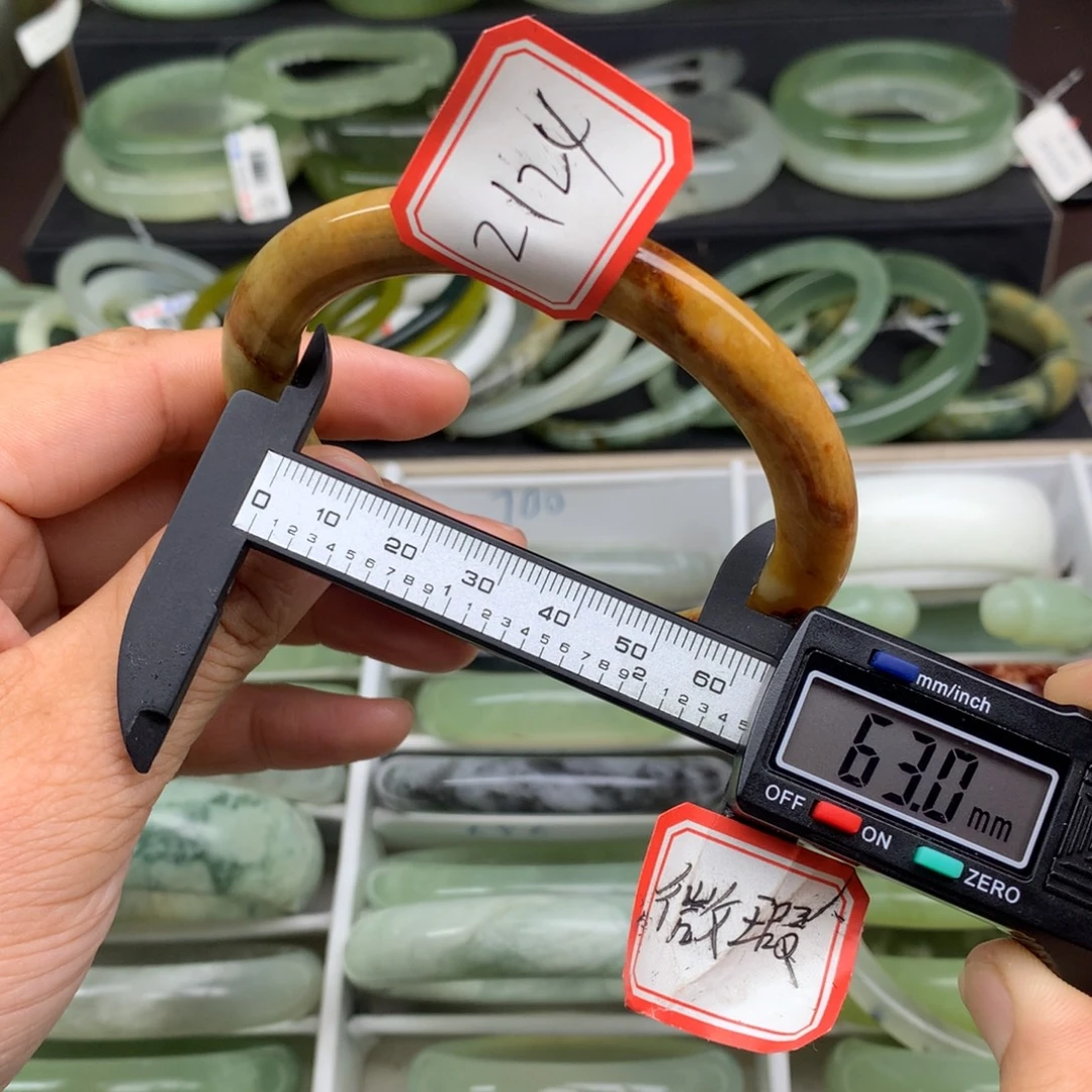 常***树蛇纹石玉未镶嵌手镯2124