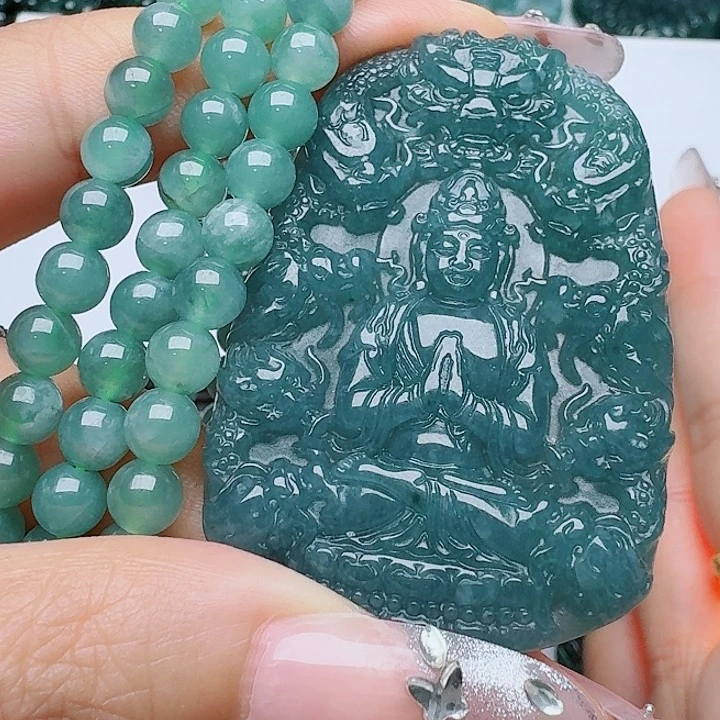翡翠未镶嵌颈饰多样性发其一