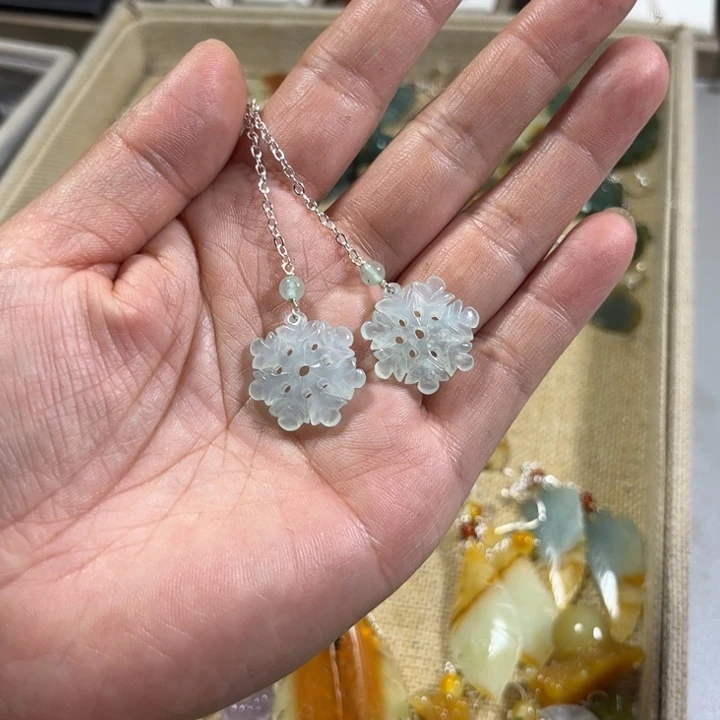 蛇纹石玉耳饰未镶嵌