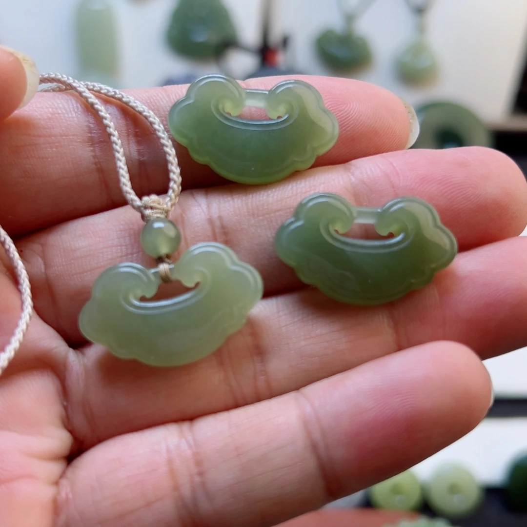 吊坠(赠链)未镶嵌和田玉666