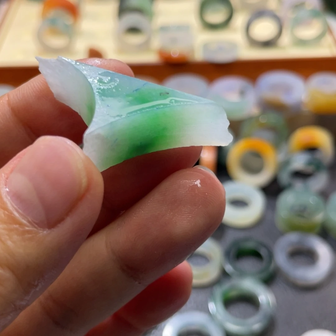 【闪购商品】定制翡翠未镶嵌萝****?天然翡翠