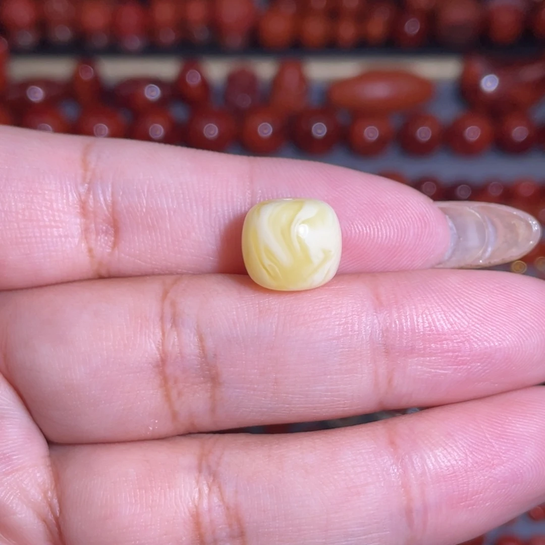 悠***衿蜜蜡未镶嵌裸石老型