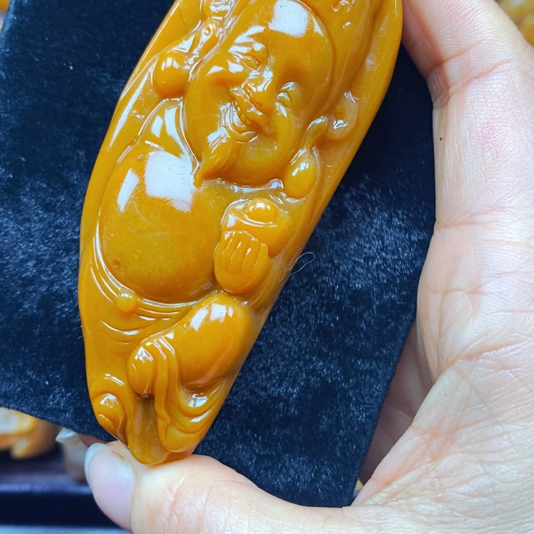 未镶嵌石英质玉（黄龙玉）颈饰