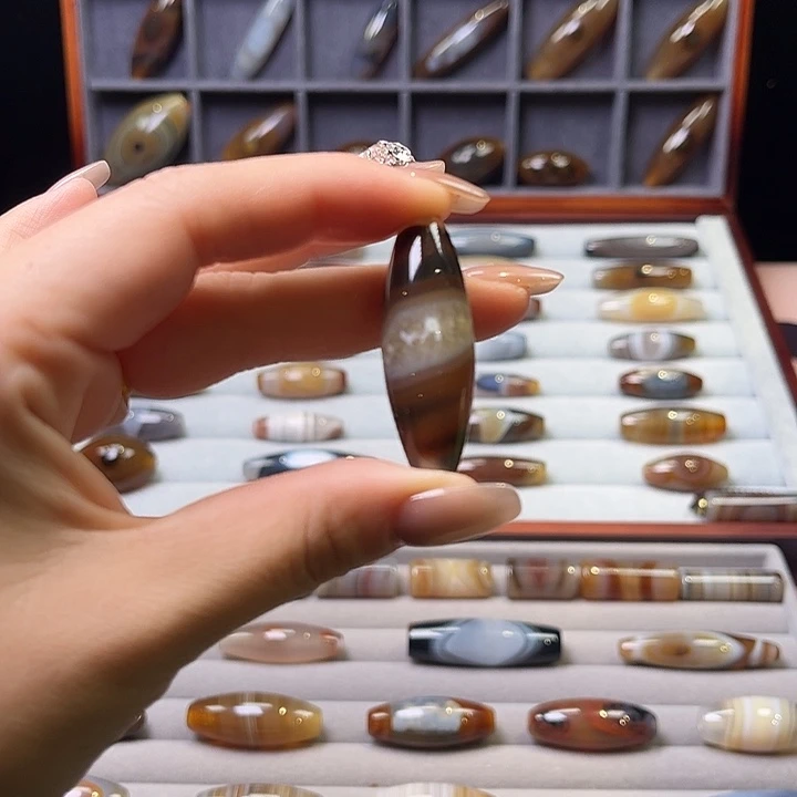 珍***玛瑙/玉髓未镶嵌颈饰