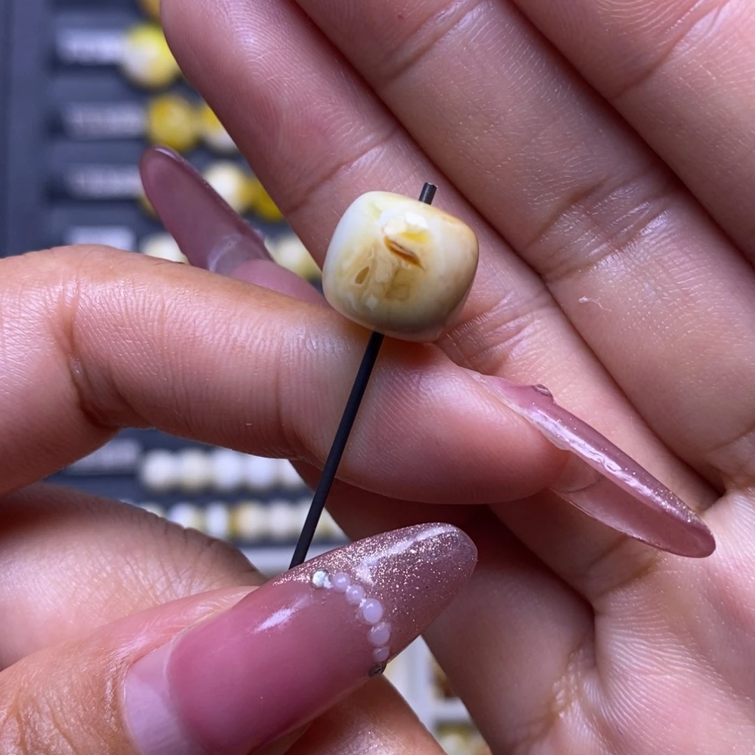 蜜蜡未镶嵌珠宝奇石瓷白俏色妖花老型12.2*11.1mm