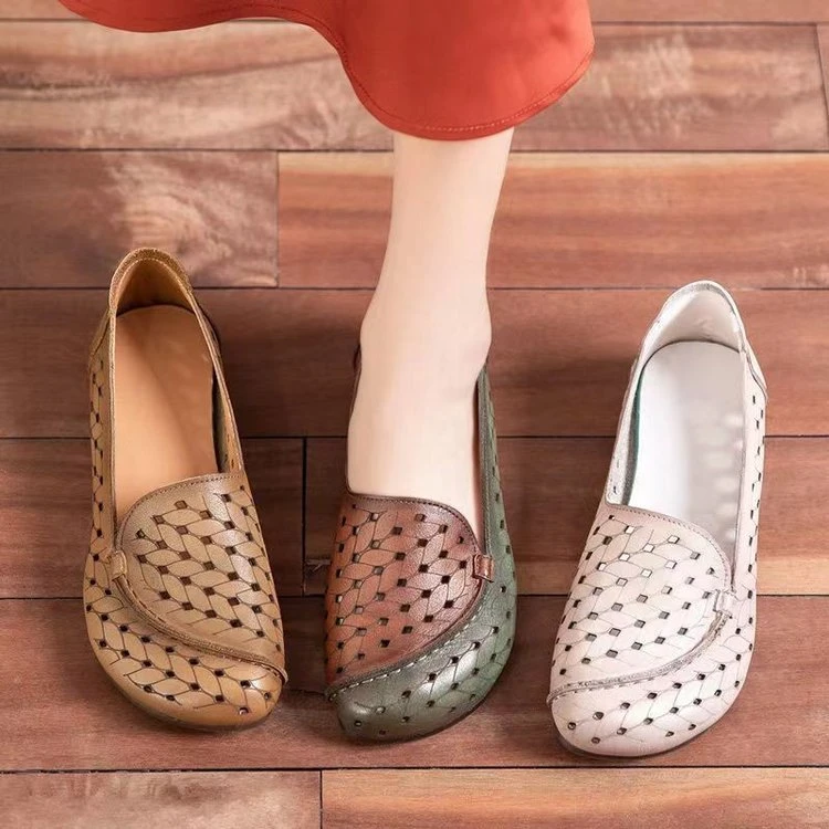 2025春夏新款皮面凉鞋女复古镂空透气牛筋底防滑洞洞鞋平底妈妈鞋