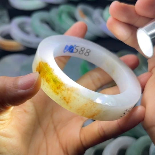 定制翡翠未镶嵌翡翠手镯