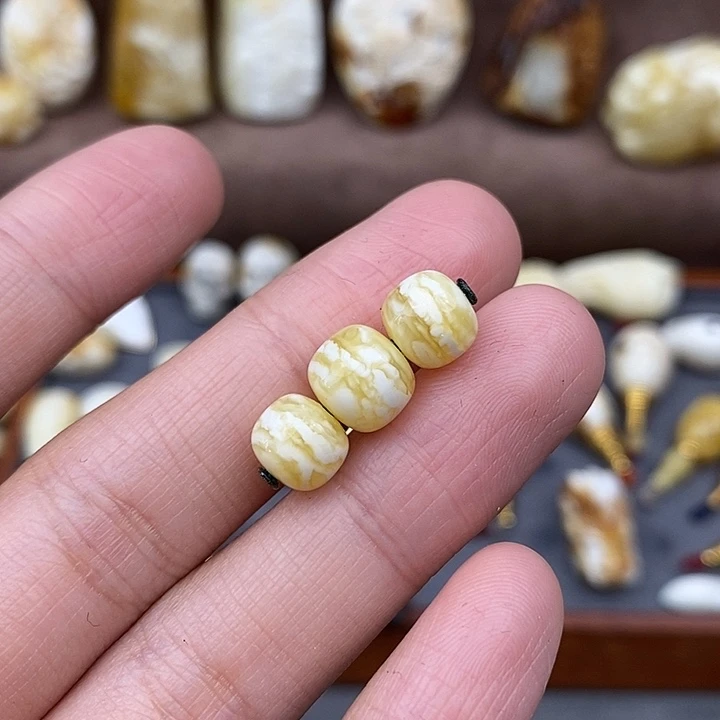 琥珀裸石未镶嵌8虎皮套装z8