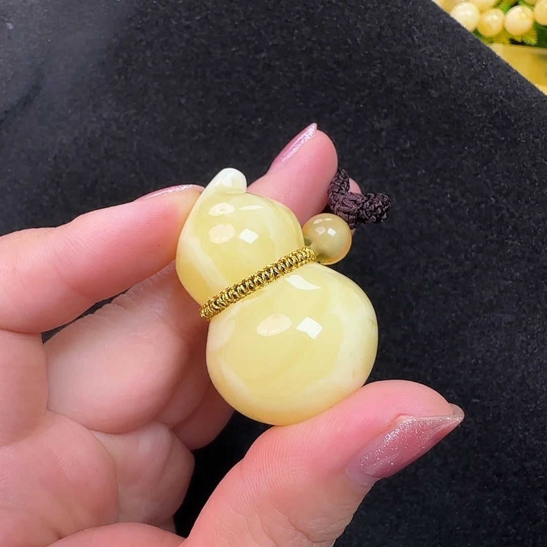 蜜蜡未镶嵌珠宝奇石