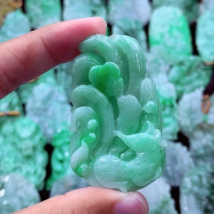 天然A货翡翠九尾狐