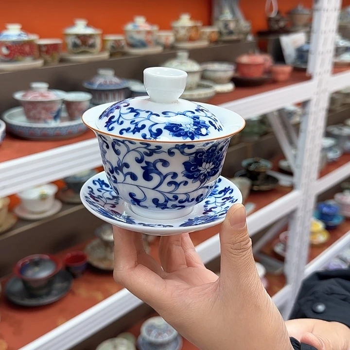 瓷片他在那里呢么