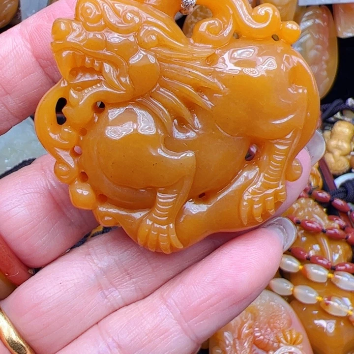 石英质玉（黄龙玉）合金颈饰