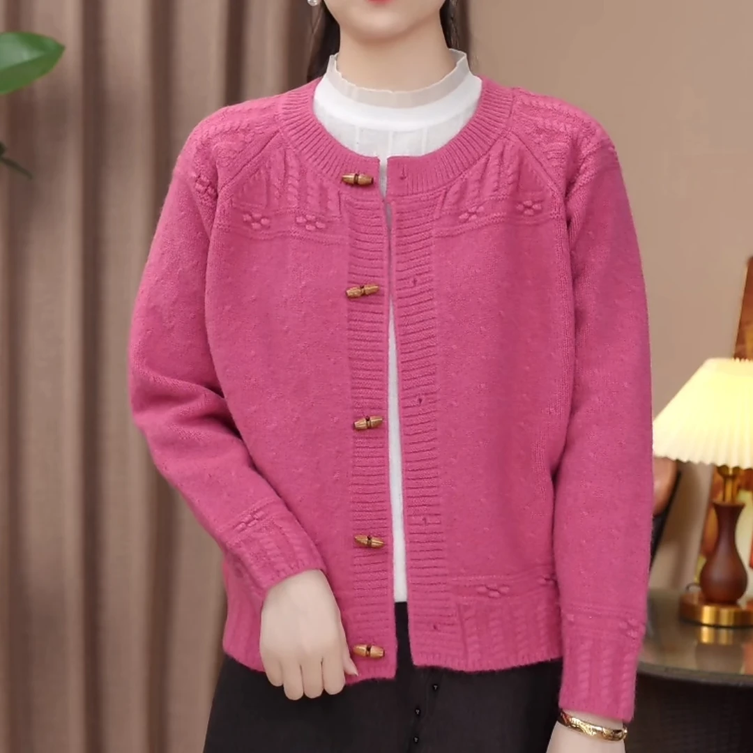 2025年秋冬新款慵懒风毛衣开衫女设计感小众别致牛角扣长袖针织衫