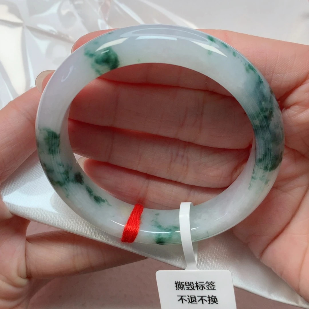 翡翠手镯未镶嵌55圈